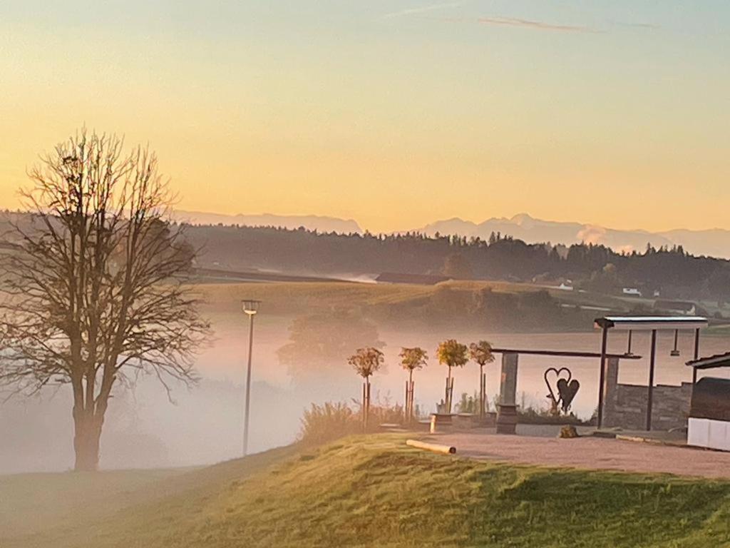 Landgasthaus Zur Linde Pleiskirchen ภายนอก รูปภาพ