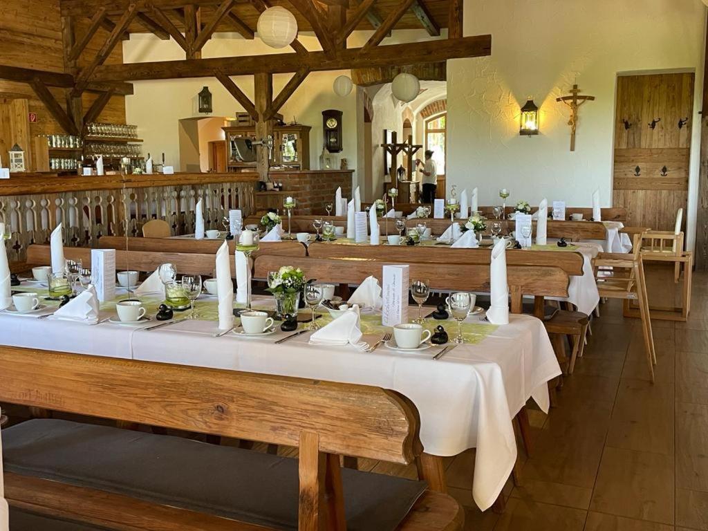 Landgasthaus Zur Linde Pleiskirchen ภายนอก รูปภาพ