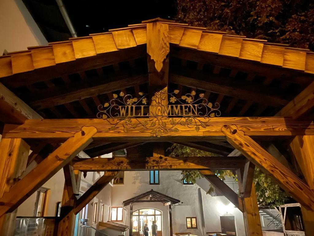 Landgasthaus Zur Linde Pleiskirchen ภายนอก รูปภาพ
