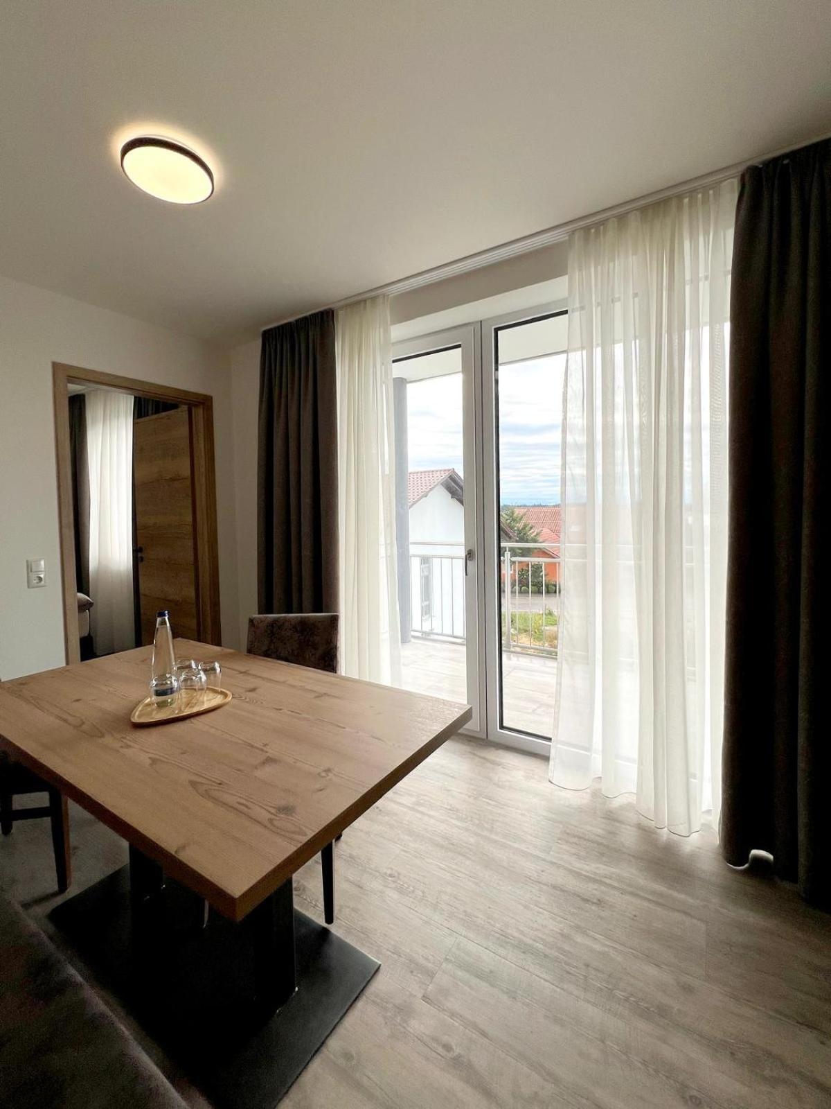 Landgasthaus Zur Linde Pleiskirchen ภายนอก รูปภาพ